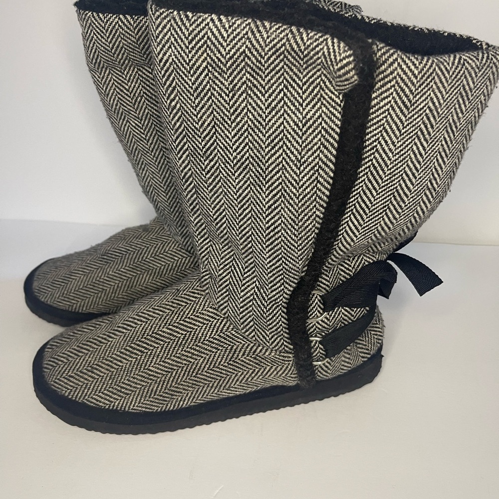 DV Women’s Striped High Boot size 11